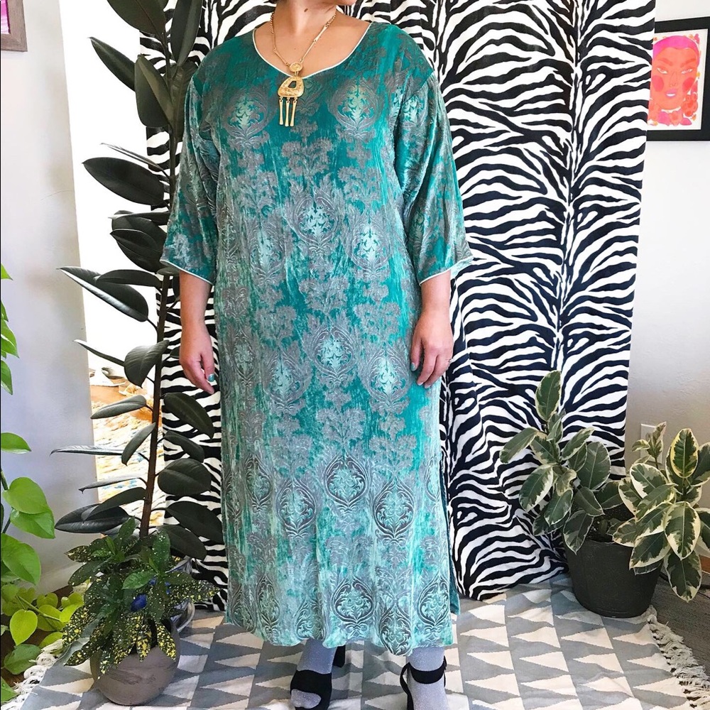 Gorgeous Green Velvet Kaftan with flocked pattern